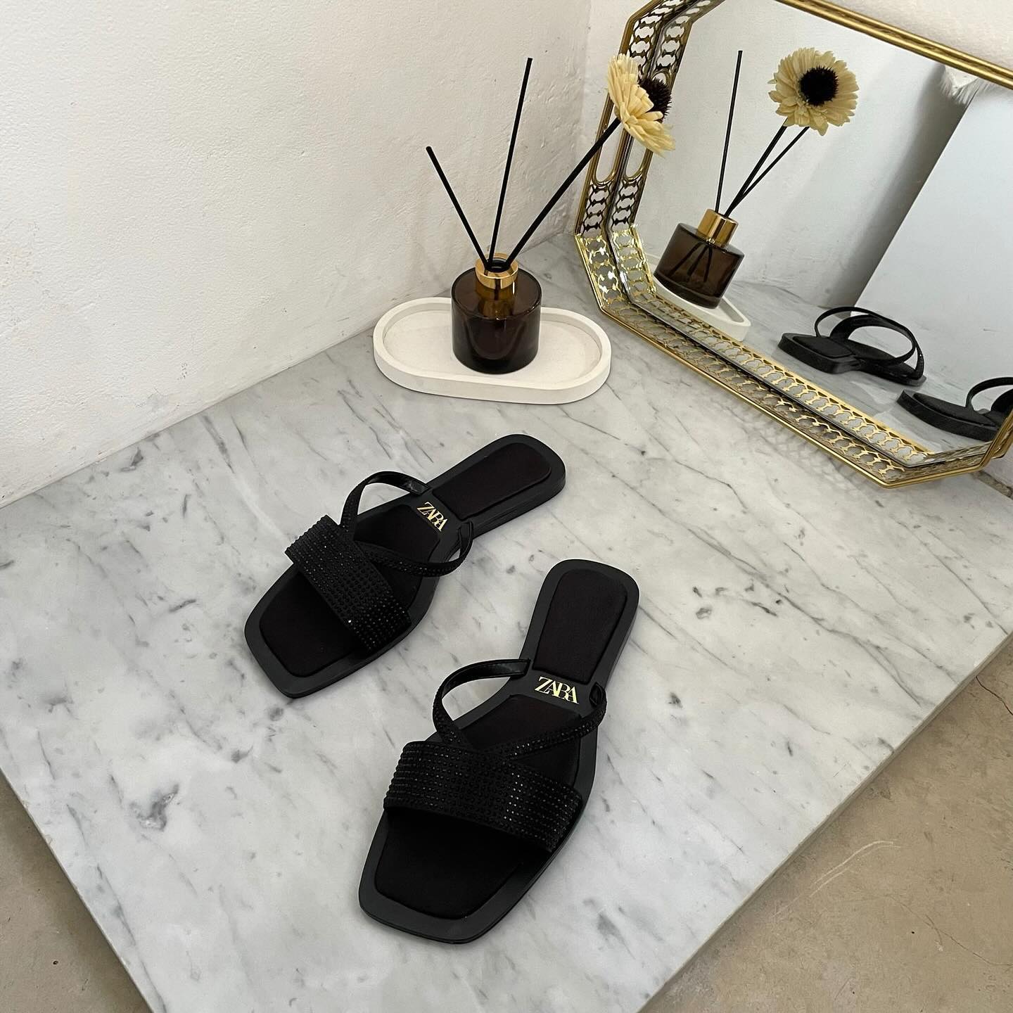 Zara Synthetic leather with permata Women Flat Slip On - Black