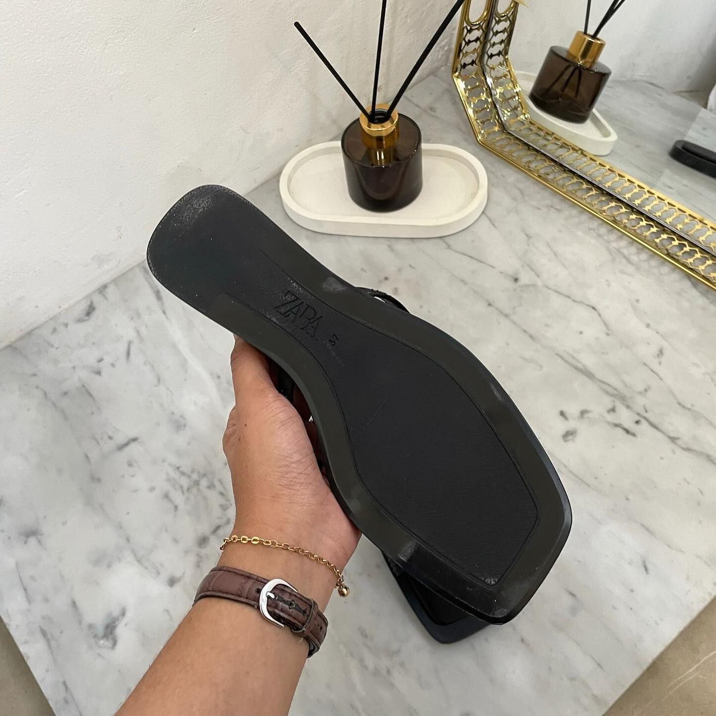 Zara Synthetic leather with permata Women Flat Slip On - Black