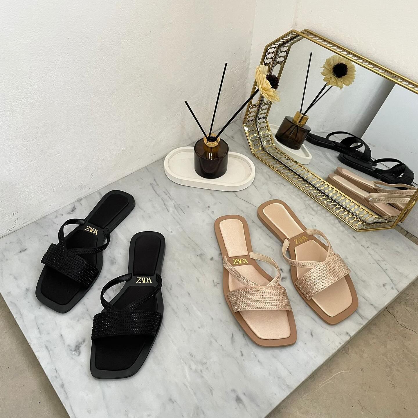 Zara Synthetic leather with permata Women Flat Slip On - Black