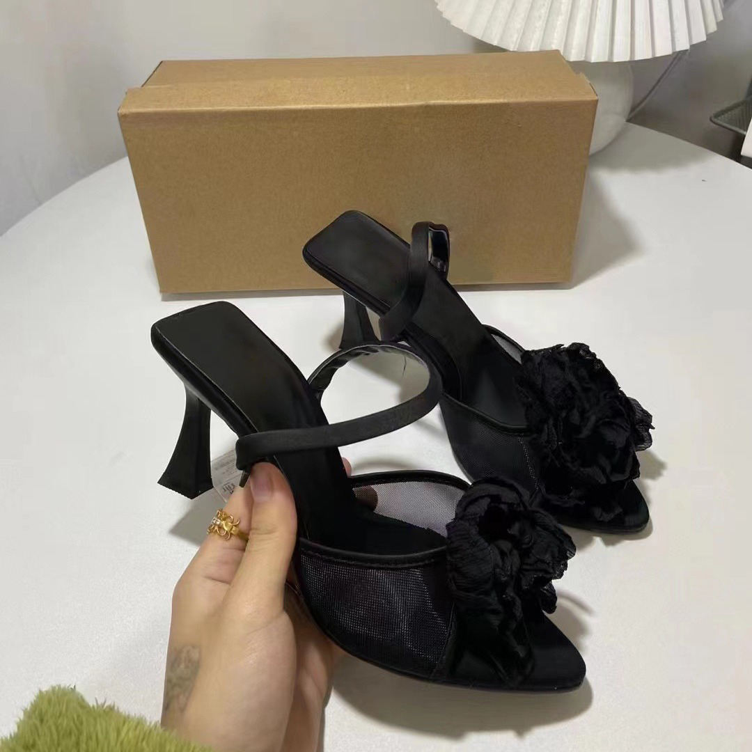 Shallow mouth black rose flower decorated with open-toed back strap open-heeled sandals