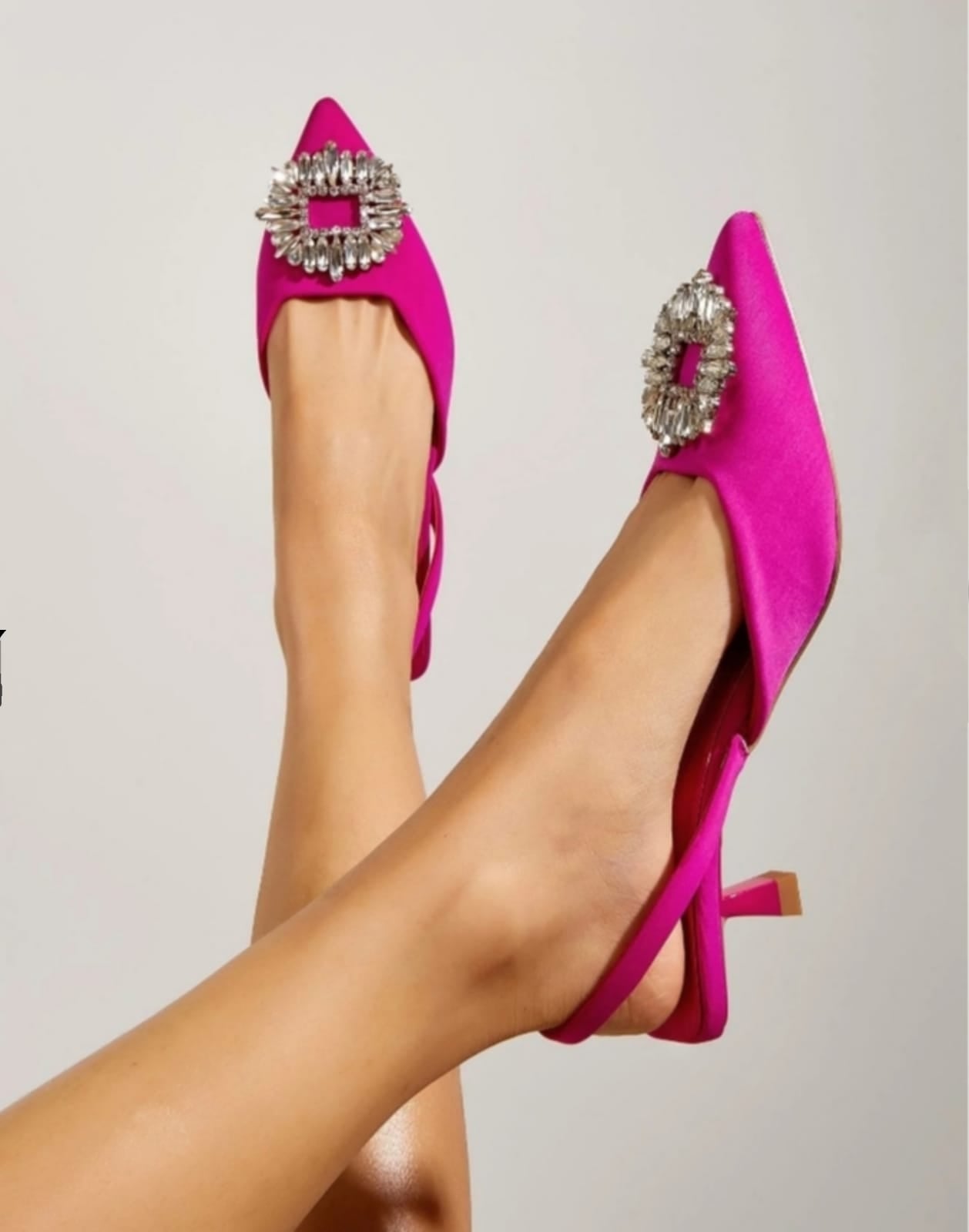 Brooch kitten heel