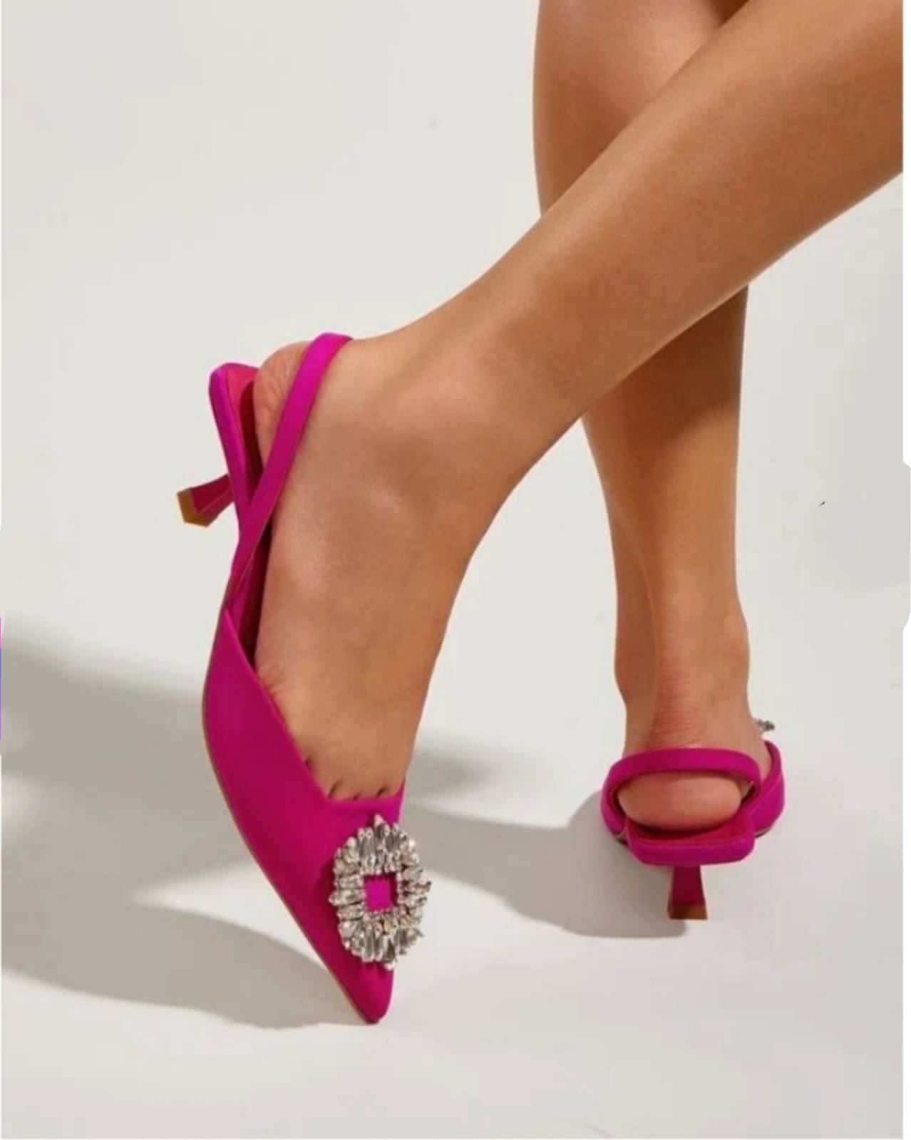 Brooch kitten heel