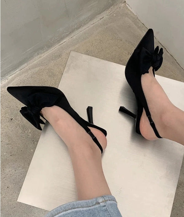 Sueded bow heel