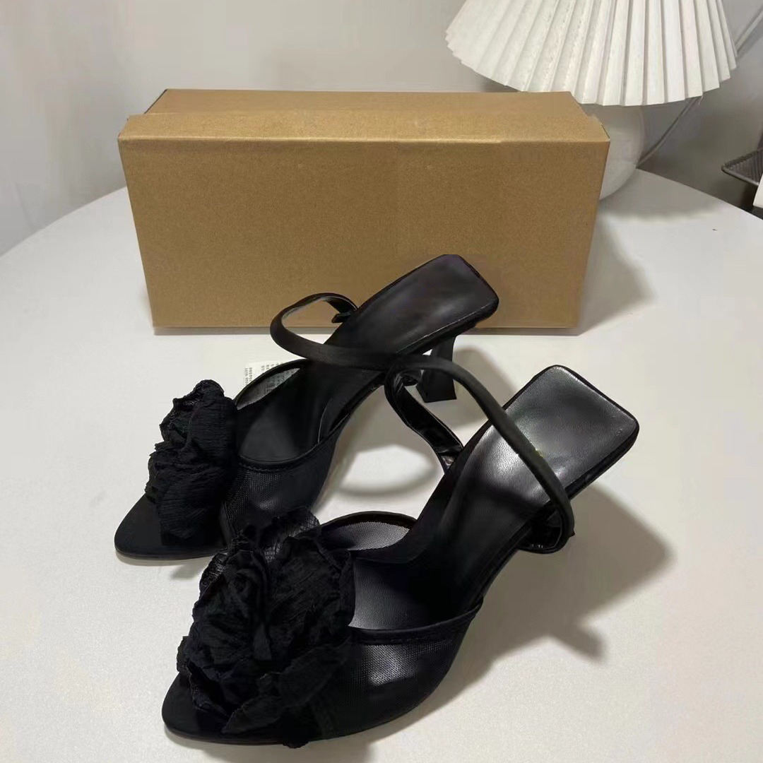 Shallow mouth black rose flower decorated with open-toed back strap open-heeled sandals